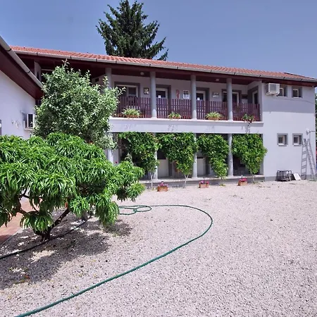 Oázis Apartman *