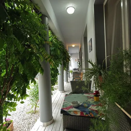 Oazis Apartman *